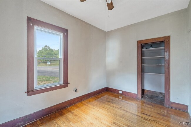 Building Photo - 518 E Brighton Ave