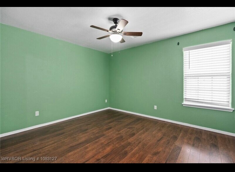 Main bedroom - 2410 Ridgeway Ln