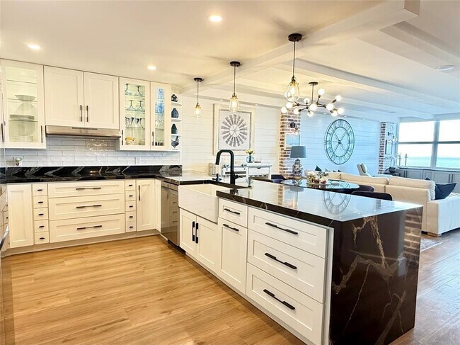 Building Photo - 800 SE 20th Ave