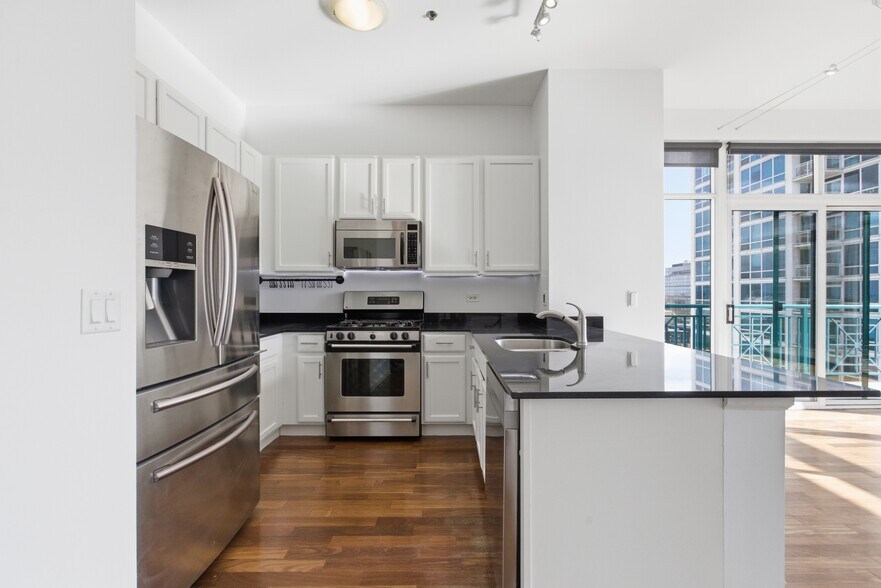 Building Photo - 340 W Superior St