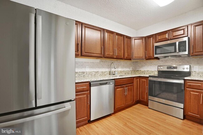 Building Photo - 3800 Powell Ln