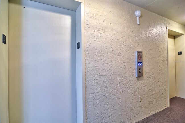 Building Photo - 900 Cove Cay Dr