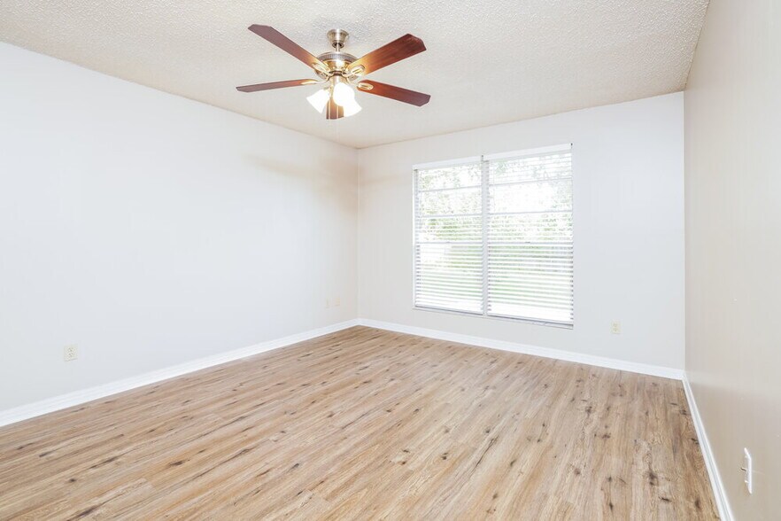 Building Photo - 2677 Aberdeen Ct