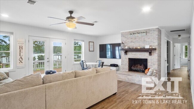 Building Photo - Gorgeous Waterfront Property with 4 Bedroo...