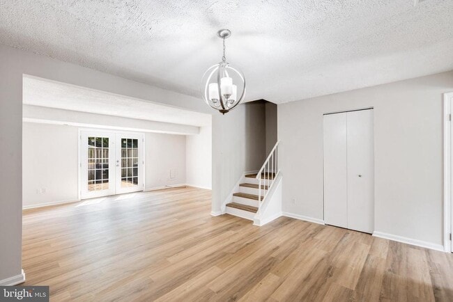 Building Photo - 5605 Independence Cir