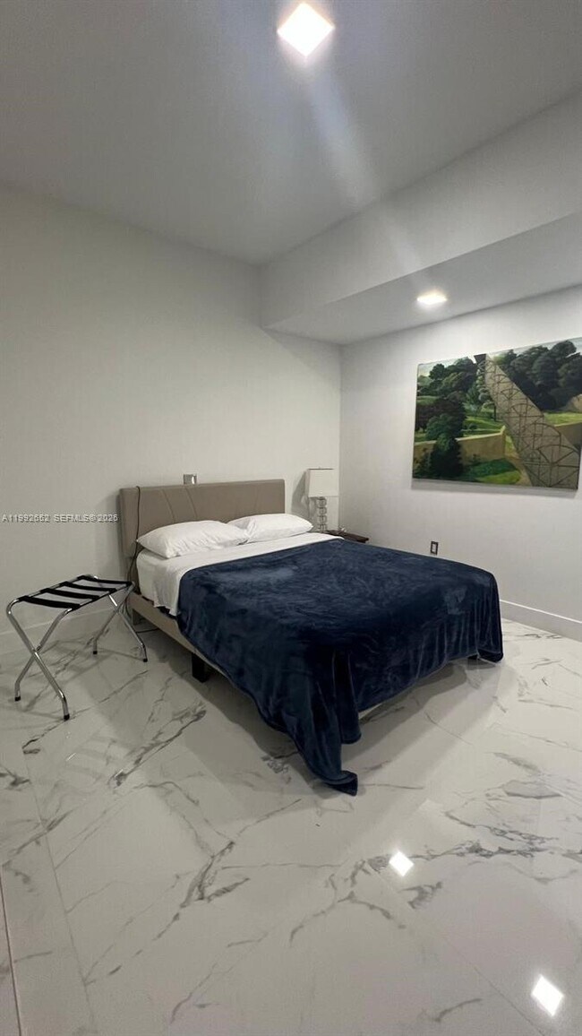 Building Photo - 10042 SW 161st Ave