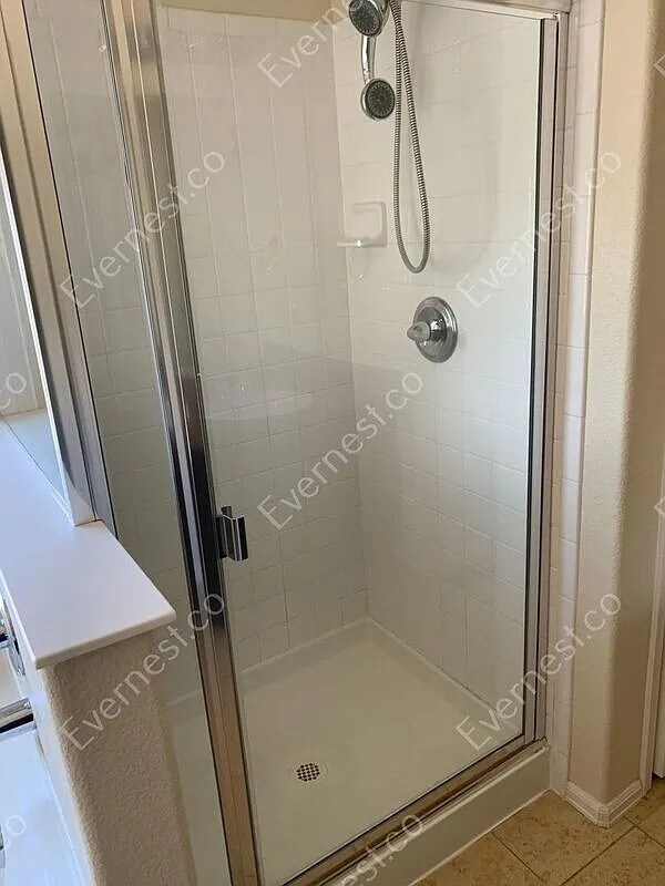 Building Photo - 3-Bed/ 3-Bath Modern Town Home with Attached Garage and Front Porch /Voucher Accepted/Available S...