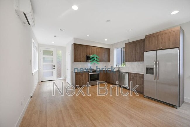 Building Photo - 9207 1st Ave NW