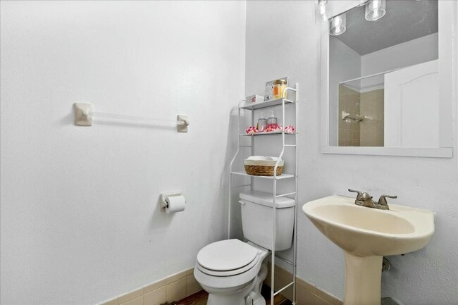 Building Photo - 1109 Shoma Dr