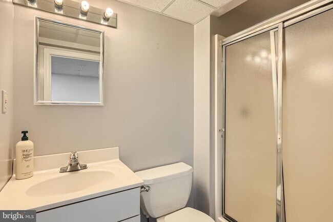 Building Photo - 8 Sapphire Hill Ct