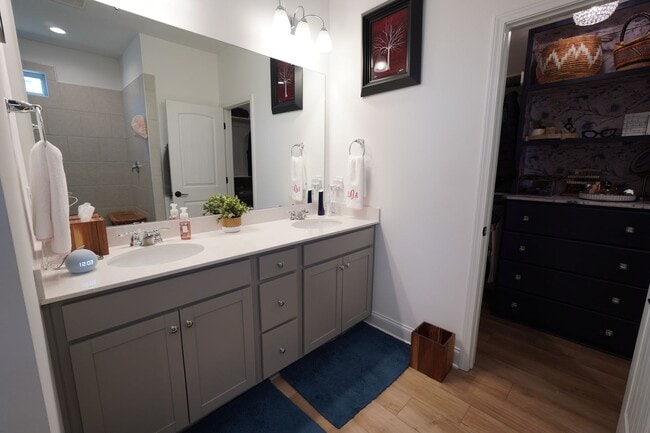 Building Photo - MOVE IN DATE MUST BE SCHEDULED 14 DAYS FROM PAYING SECURITY DEPOSIT.