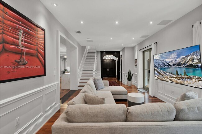 Building Photo - 932 Escobar Ave