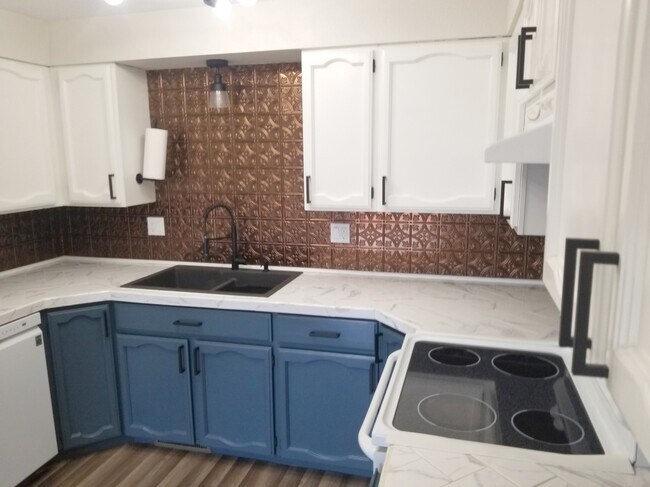 Building Photo - 510 S Phillippi St