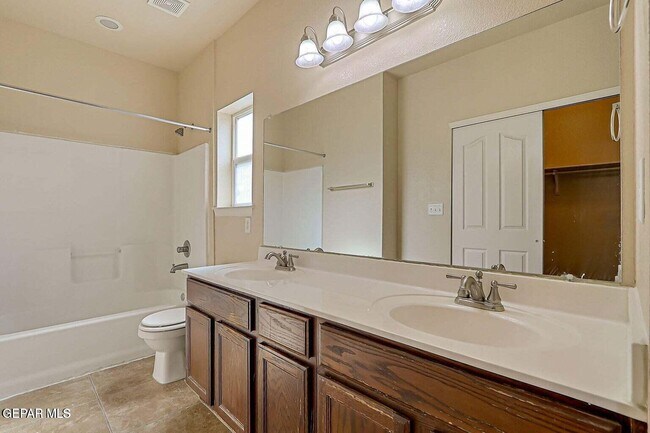 Building Photo - 10429 Silvercloud Dr