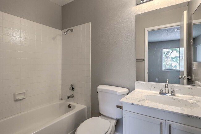 Building Photo - 4571 Carriage Park Dr