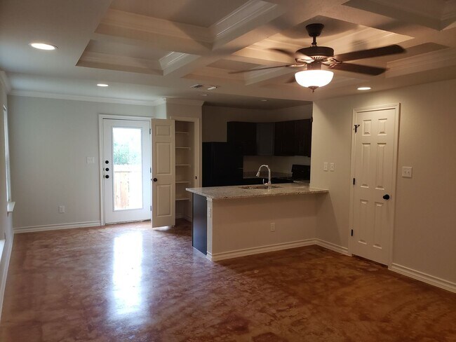 Building Photo - Town home for rent