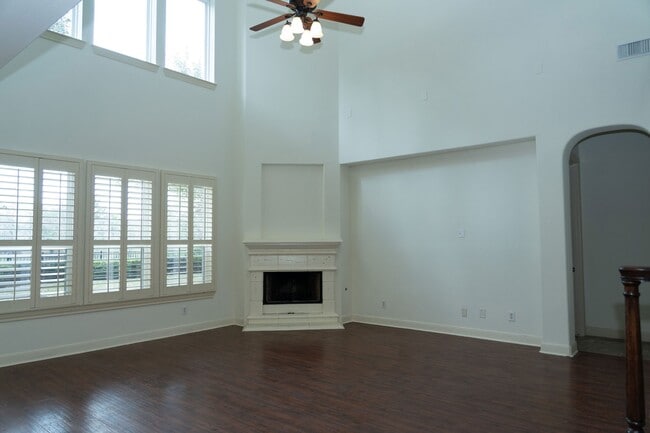 Building Photo - 9230 Hernshead Ln