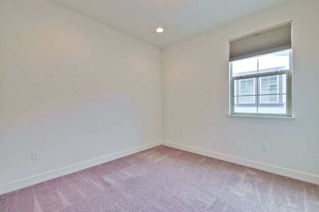 Building Photo - Gorgeous Santa Clara Home with Pool, EV Ho...
