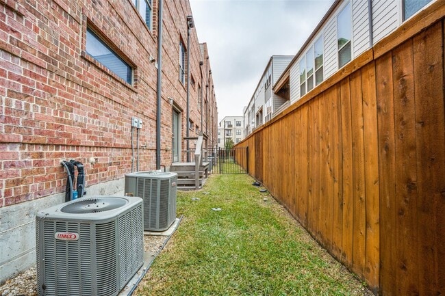Building Photo - Beautiful townhome featuring granite countertops, hard wood floors, and a small private yard grea...