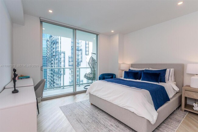 Building Photo - 300 S Biscayne Blvd