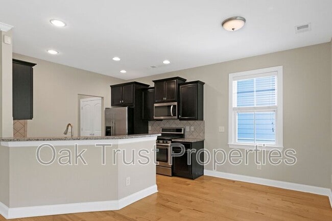 Building Photo - 5185 Celtic Dr