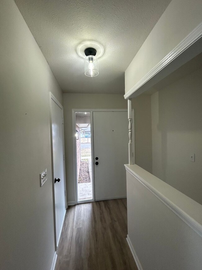 Building Photo - 1208 N Brunswick Ln