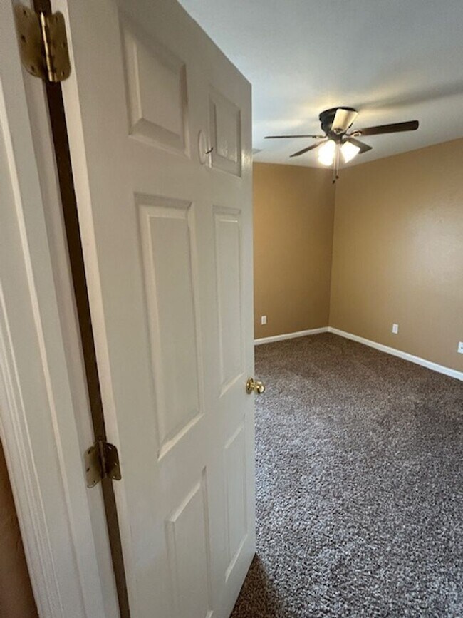 Building Photo - 4 Bedroom 2.5 Bathroom in NW Visalia with a Pool!! Just in Time for Summer!!!