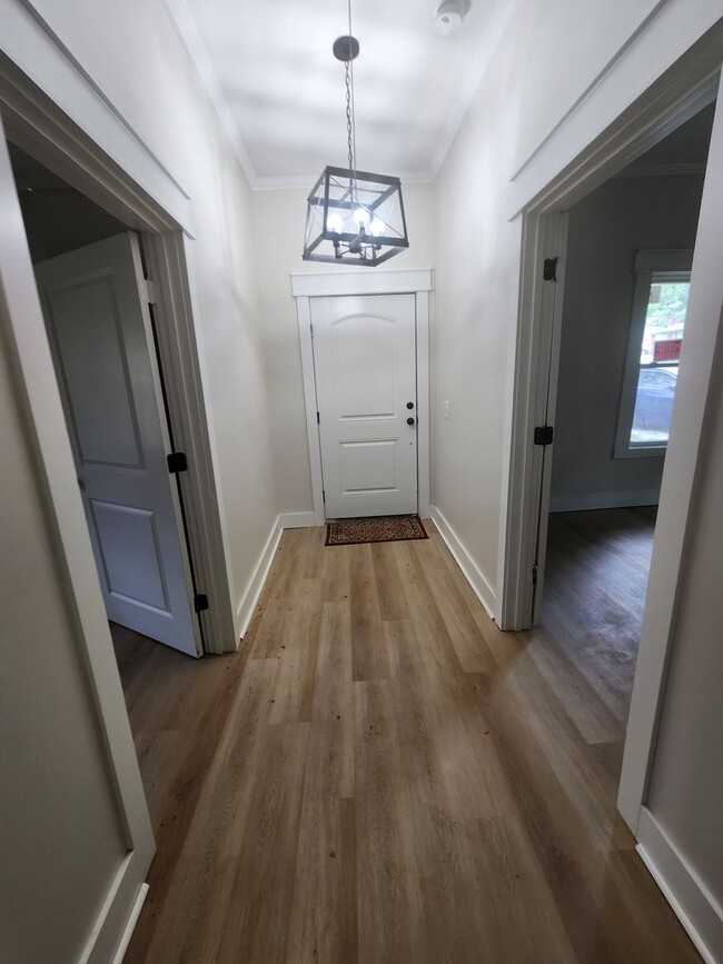 Building Photo - 3 Bedroom 2 Bath in Newnan
