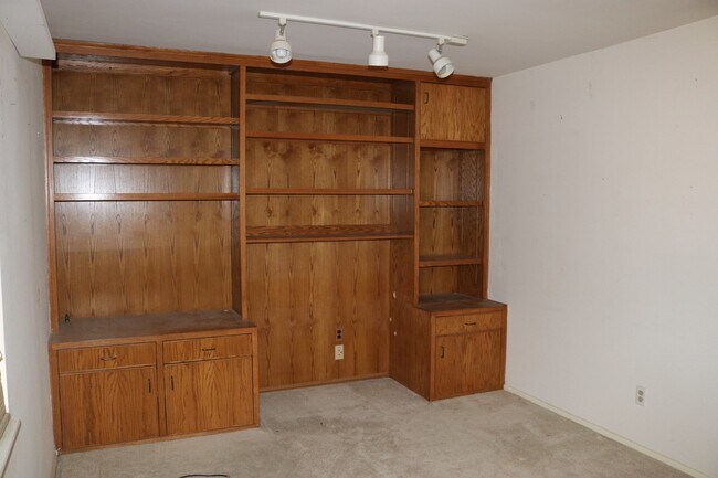 Building Photo - 19275 Symeron Rd