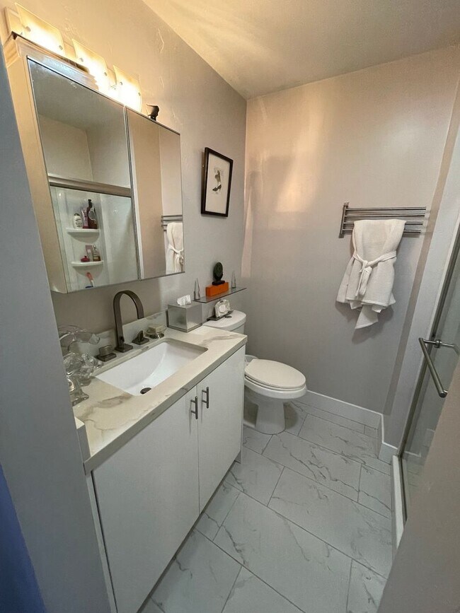 Building Photo - Newly Remodeled Home with HUGE Fenced Yard