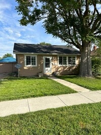 Building Photo - 2 bedroom 1 bath super cute cottage / Less than a mile from Northwest Nazarene, great location!