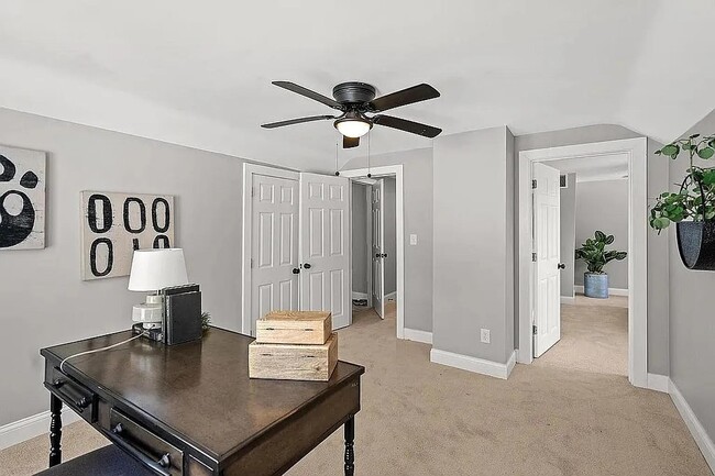 Building Photo - 5811 Bramble Ave