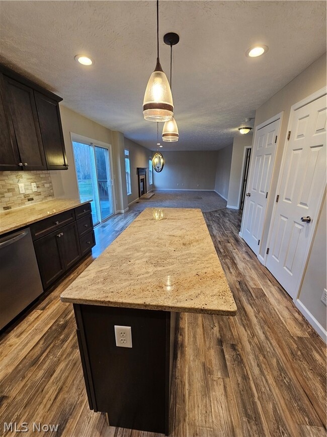 Building Photo - 687 Brookside Ln