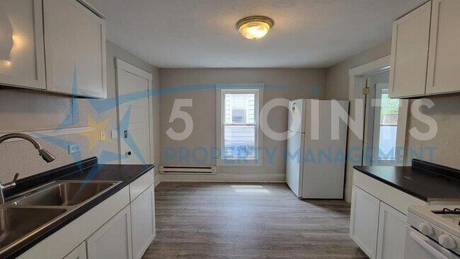 Building Photo - 2036 Lark St