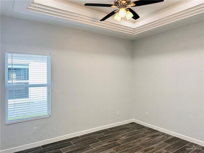 Building Photo - 1701 W Violet Dr