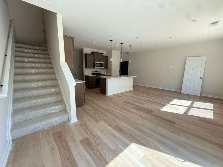 Building Photo - 7231 Grandway Dr