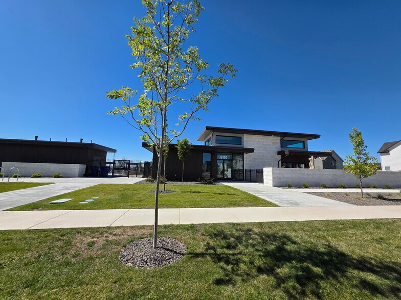 Building Photo - 8108 W Grey Alder Dr