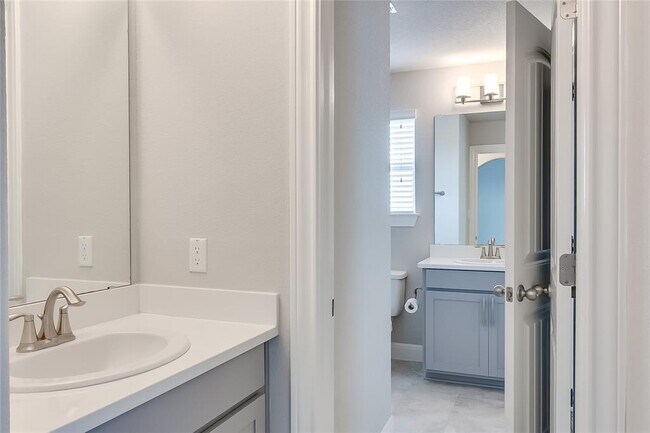 Building Photo - 5520 La Canada Wy