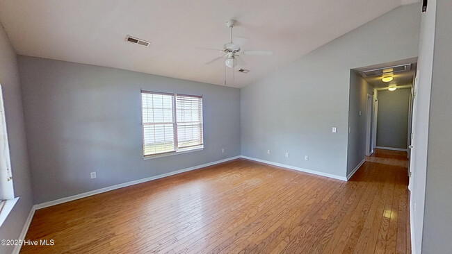 Building Photo - 4156 Sunglow Dr