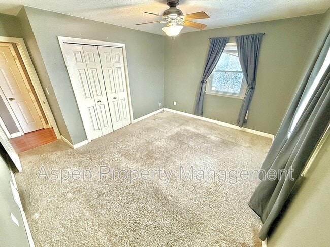 Building Photo - 1704 Parkway Dr