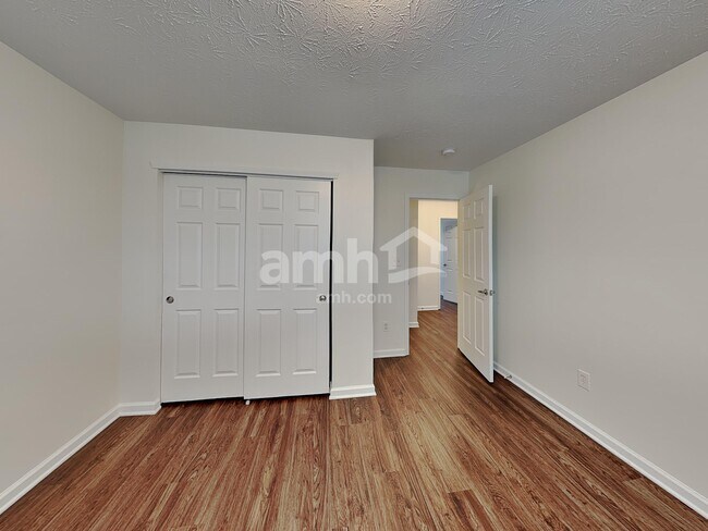 Building Photo - 1273 Greenbriar Way