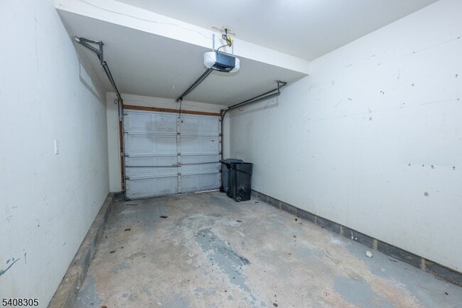 Building Photo - 63 Hickory Way