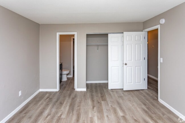 Building Photo - The BLVD Apartments | Newly Renovated 2 Bed/1 Bath — FREE 50" TV With Move-In!