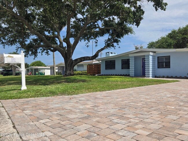Building Photo - 550 Capri Rd