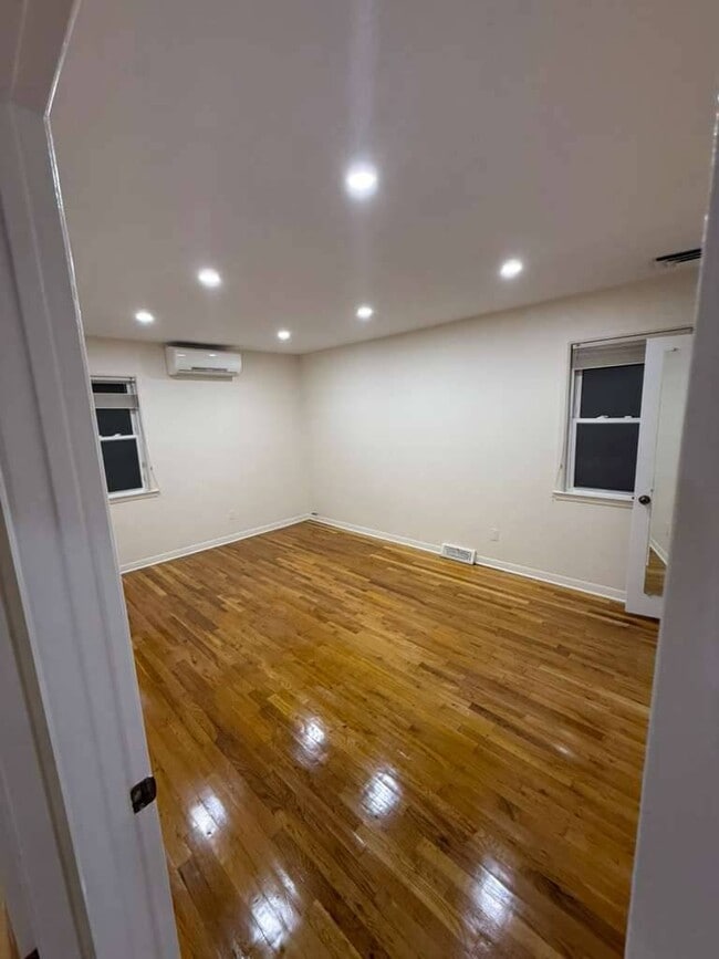 Building Photo - 67-06 171st St