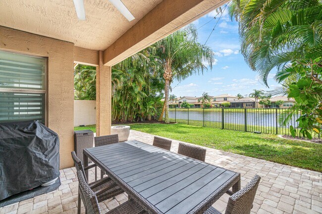 Building Photo - 8300 Calabria Lakes Drive