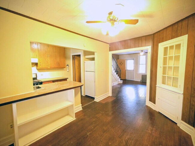 Building Photo - 1016 Spring Garden St