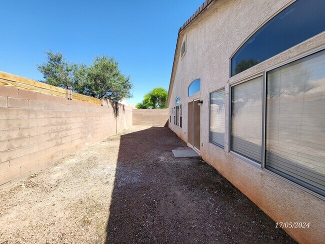 Building Photo - 2817 N Porcupine Flat St