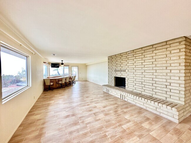 Building Photo - Beautiful Custom Home in Fallbrook, just m...