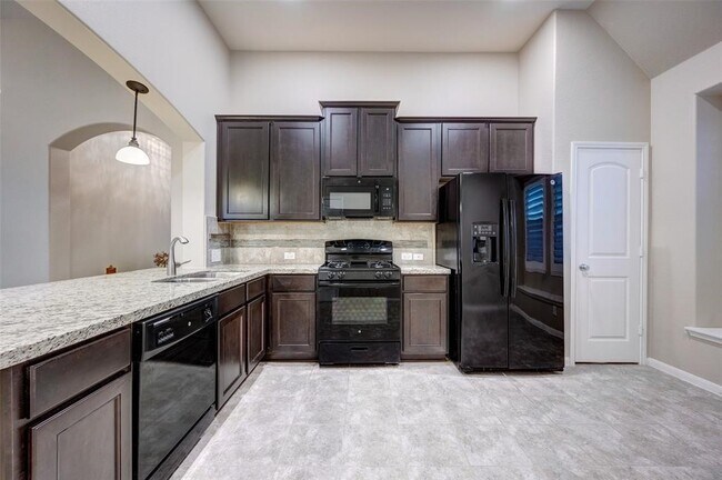 Building Photo - 23831 Villa Lisa Dr
